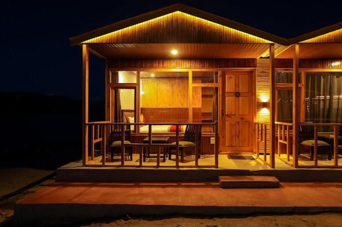 Snow Pine Luxury Wooden Cottage Tangtse المظهر الخارجي الصورة